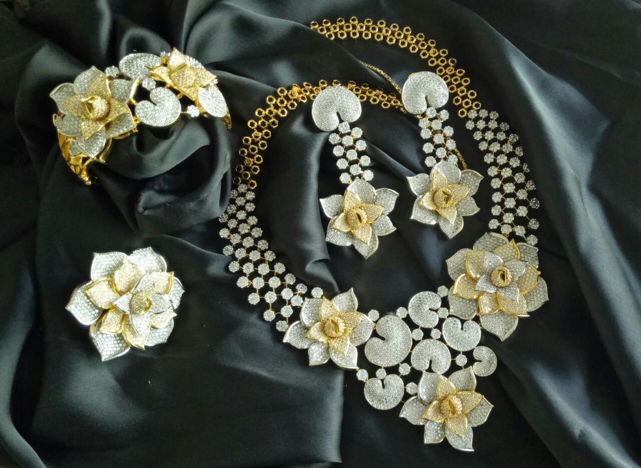 AD FLOWER NECKLACE SET