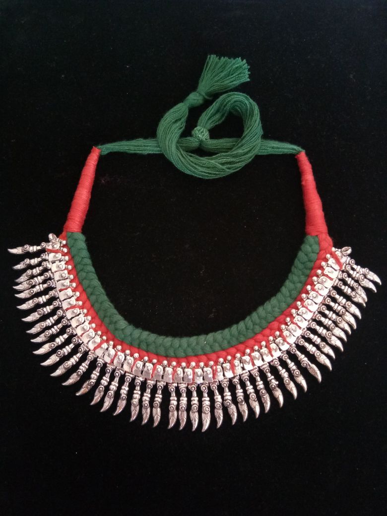 BOLLYWOOD THREAD NECKLACE