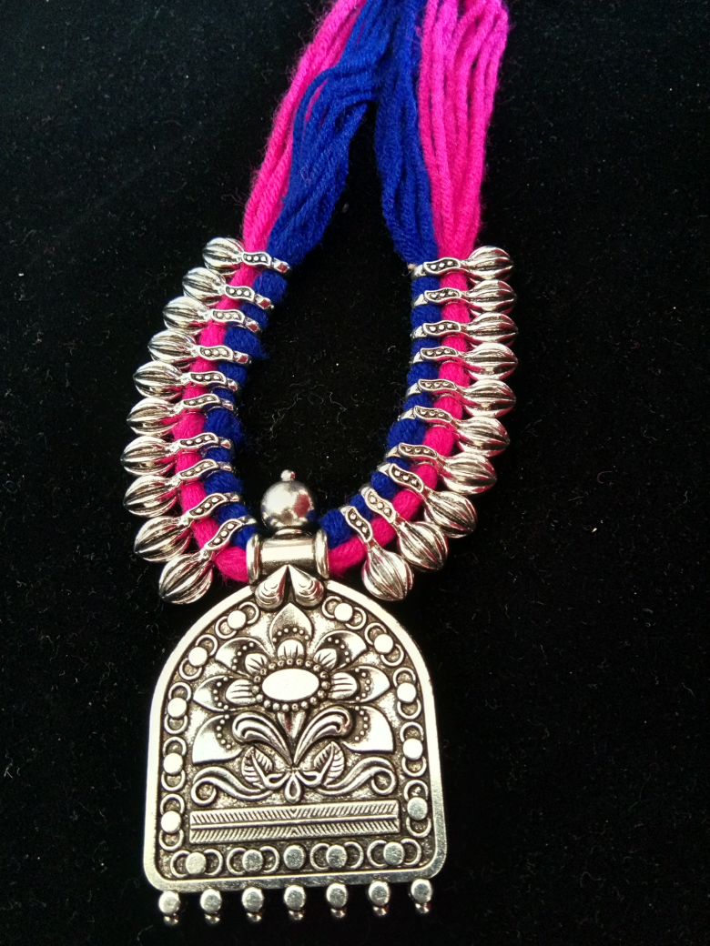PARTYWEAR THREAD NECKLACE