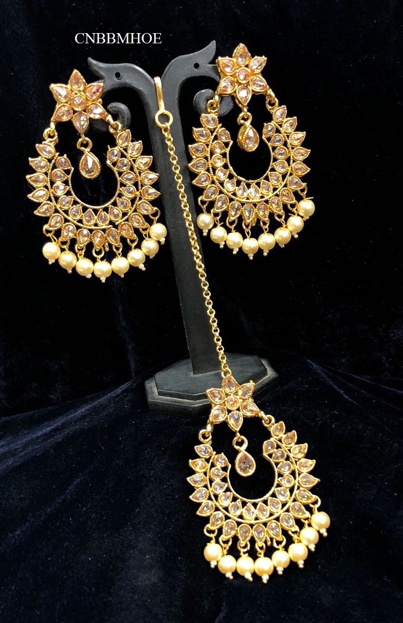 CLASSIC EARRINGS & MANG TIKKA