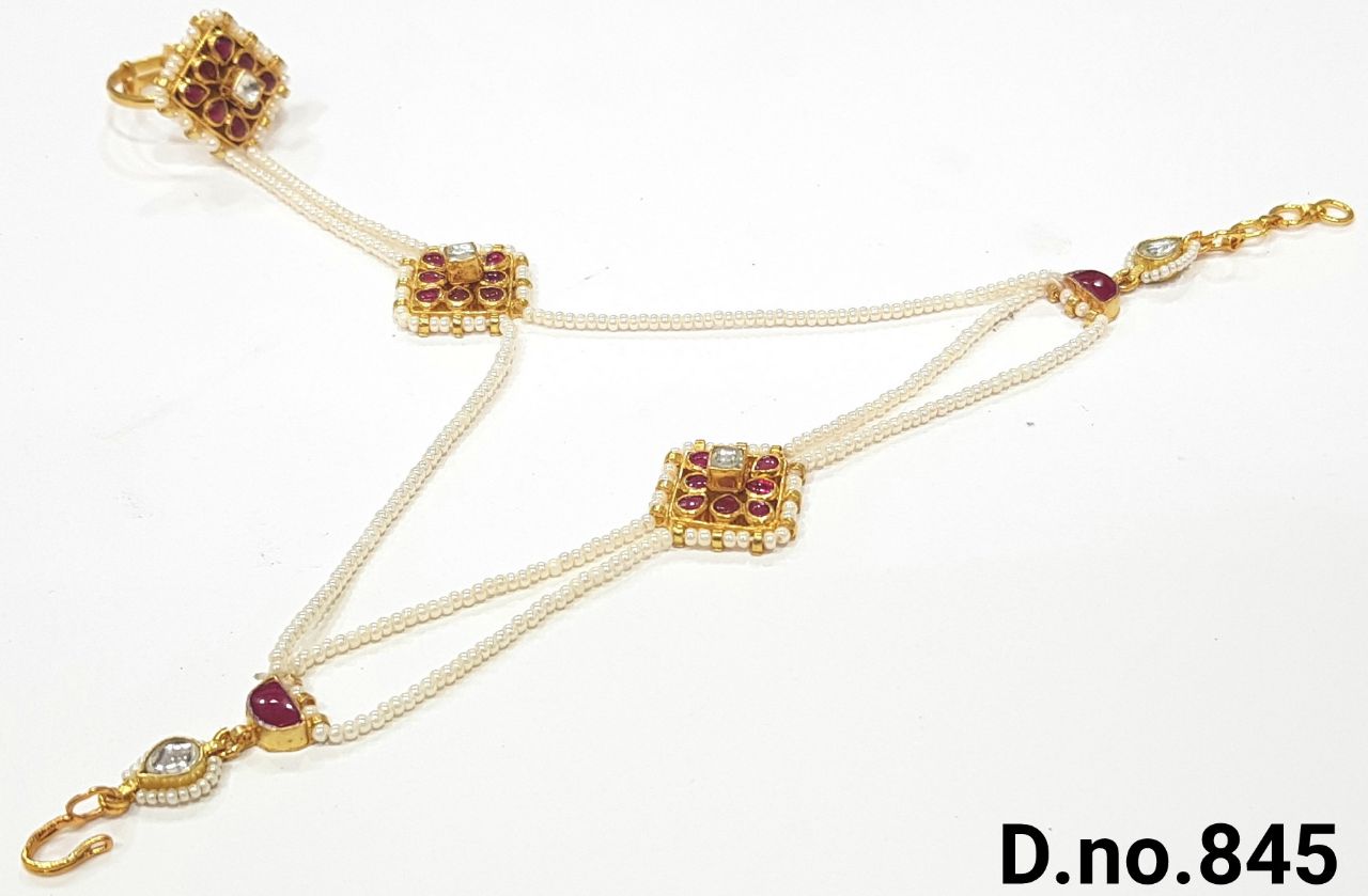 PAACHI KUNDAN HAATH PAAN