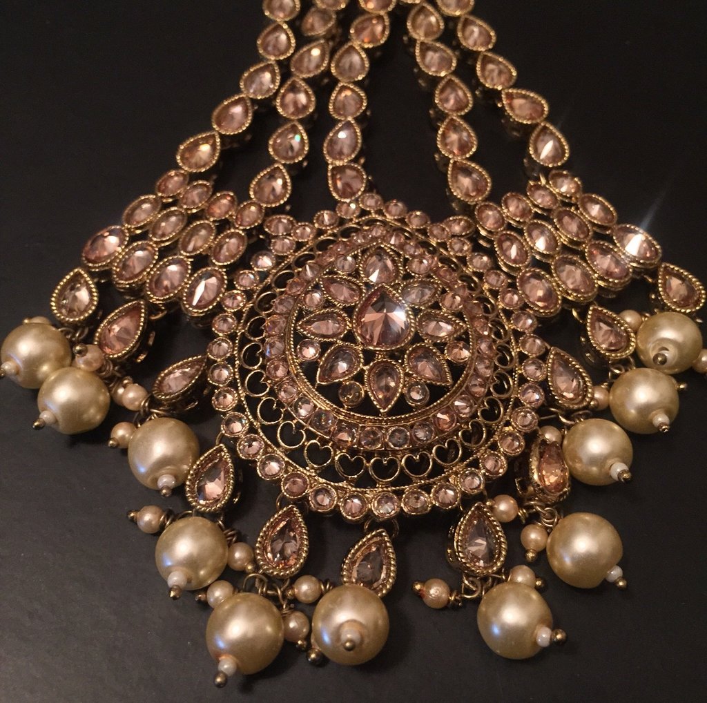 CELEBRITY POLKI PASSA