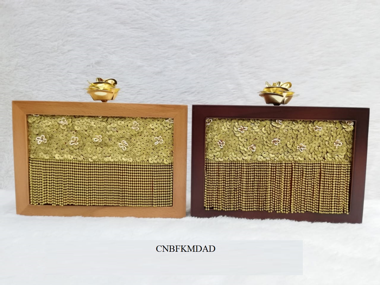 SEQUINS WOODEN CLUTCH